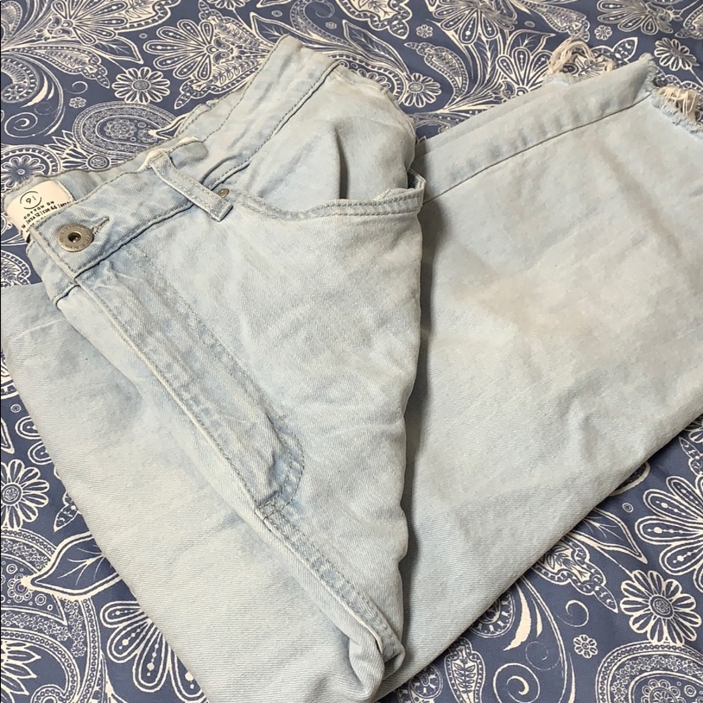 Light-Wash Ripped Straight Leg Jeans